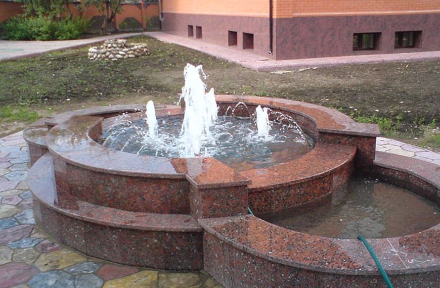 sadoviy_fontan-granit_kapustinskiy-2521